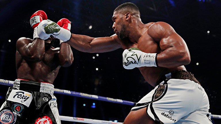 BoxingNewsED's tweet photo. Tough Takam, bloodied, is giving it a helluva go... https://t.co/7UuNPZ1TZL #boxing https://t.co/mAMlGTeG1S