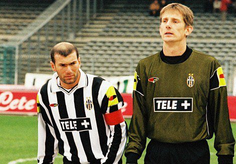 Happy birthday to former Juventus goalkeeper Edwin Van Der Sar, who turns 47 today.

Games: 88 : 1 