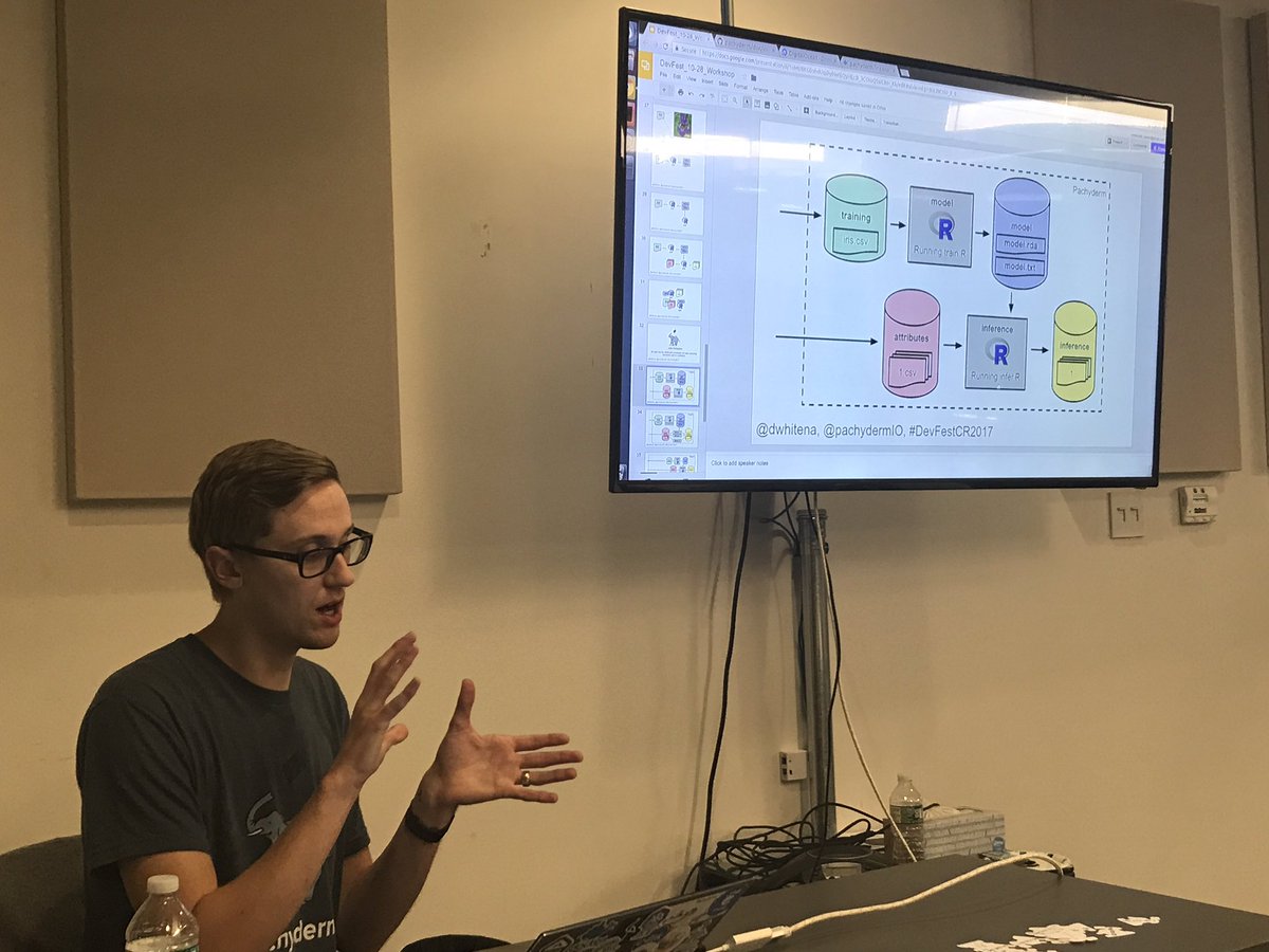 gdgCapRegion's tweet image. @dwhitena with awesome @pachydermIO training at #DevFestCR2017