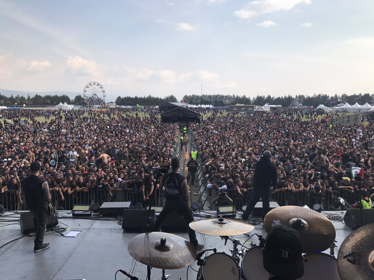 hatebreed's tweet photo. Muchísimas gracias @knotfestmexico !! https://t.co/egP9bVWLUx