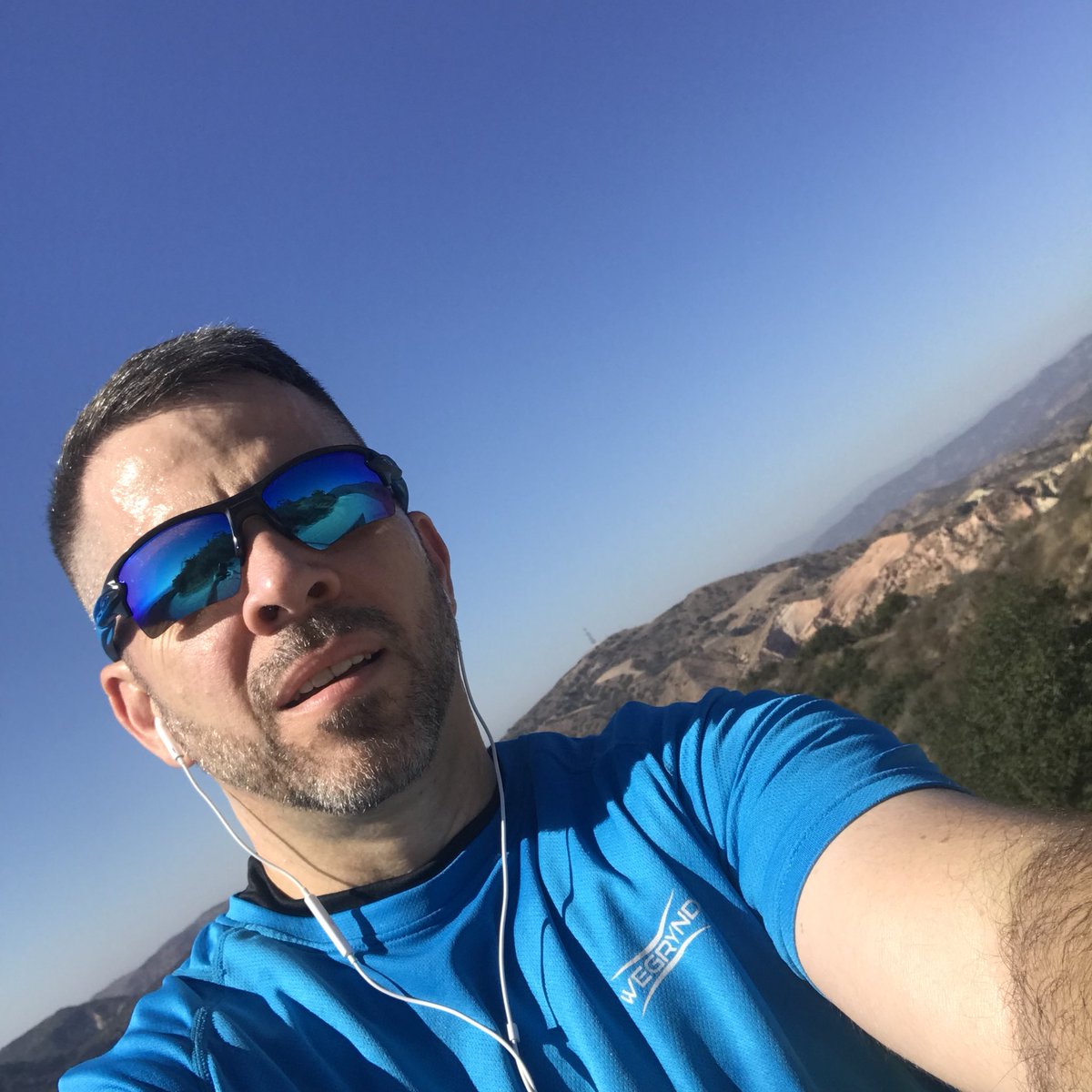 OptimusJoe72's tweet photo. Long flight calls for a long run/hike #travel #trailrunning #hike #jetlagcure #fitness #fitover40 #wegrynd https://t.co/9xtegYu549