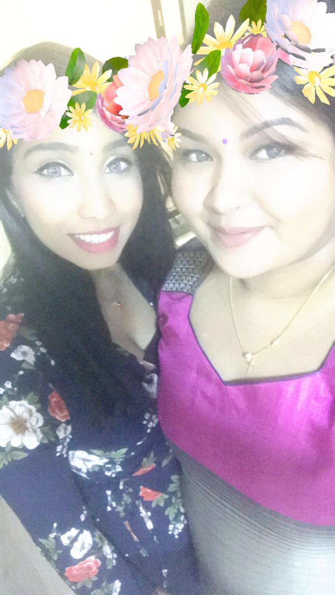 shirin_is_real's tweet photo. Day 300, off to open house &amp;’ “yummy food”. ♥️🥁🥂🎉 #deepavali2017 https://t.co/YQ8kiwDCng