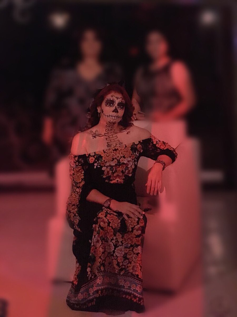 alineambriz's tweet image. Y así las cosas desde el más acá 🖤 #ladyprinss #alinestyle #yolo