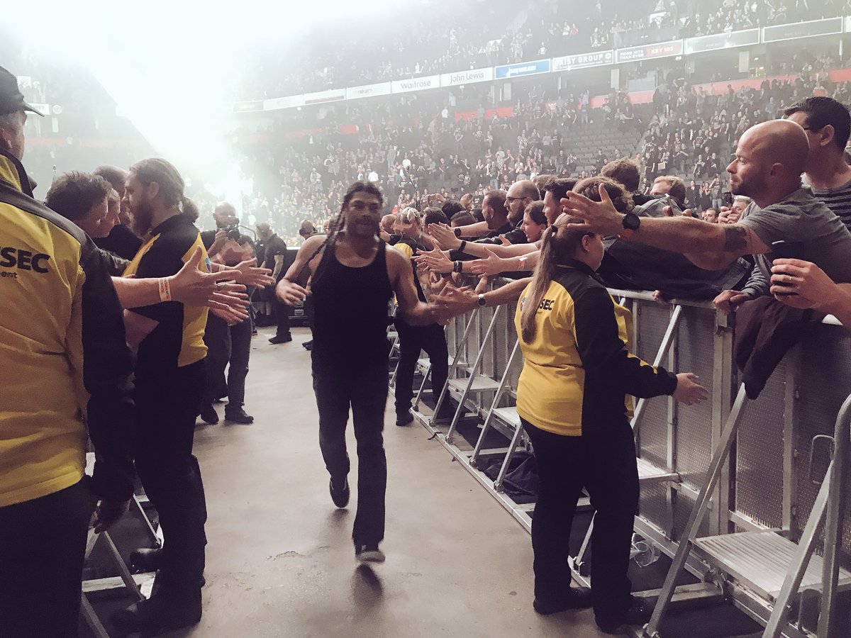 Metallica's tweet photo. Thank you Manchester! #worldwired #MetInmanchester https://t.co/fwhRO3Fal0