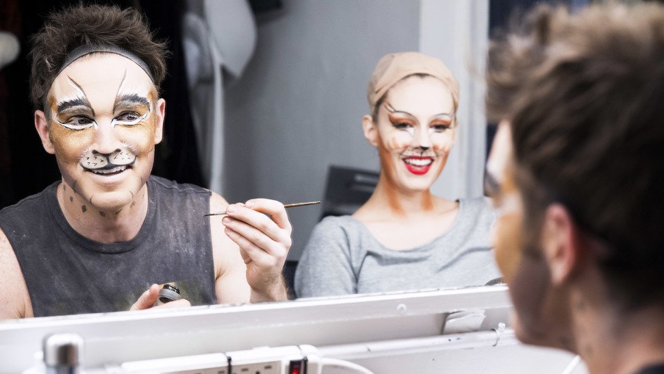 playbill's tweet image. Dressing up as a cat for #Halloween? Here's a step-by-step guide from your favorite Jellicle cats: bit.ly/Cat-Makeup-Les…