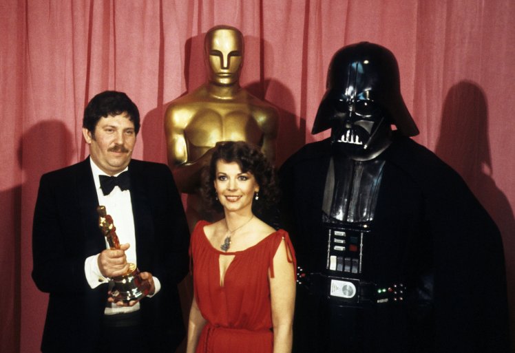 MarkHamill's tweet photo. Sad to say goodbye to the brilliant John Mollo- He kindly let me pore through his designs-artwork &amp; books-Crucial man in look of #SW &amp; #ESB! https://t.co/pvyXbcK0Pc