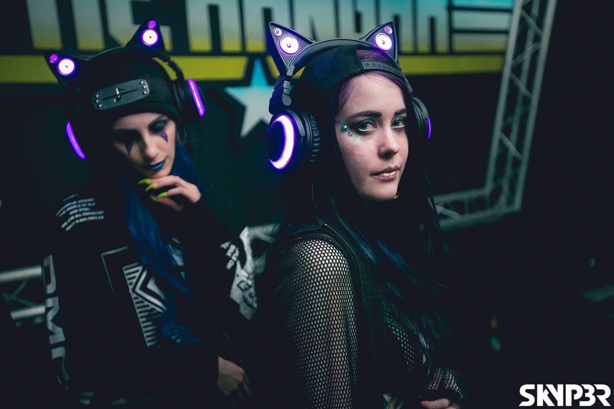 evilcattwinz's tweet photo. See you spooky baes tonight! We play 10-11 👻 https://t.co/TrysGuLDCo use 'evilcatz' for $$ off 😽 https://t.co/tjxEiBrpSA