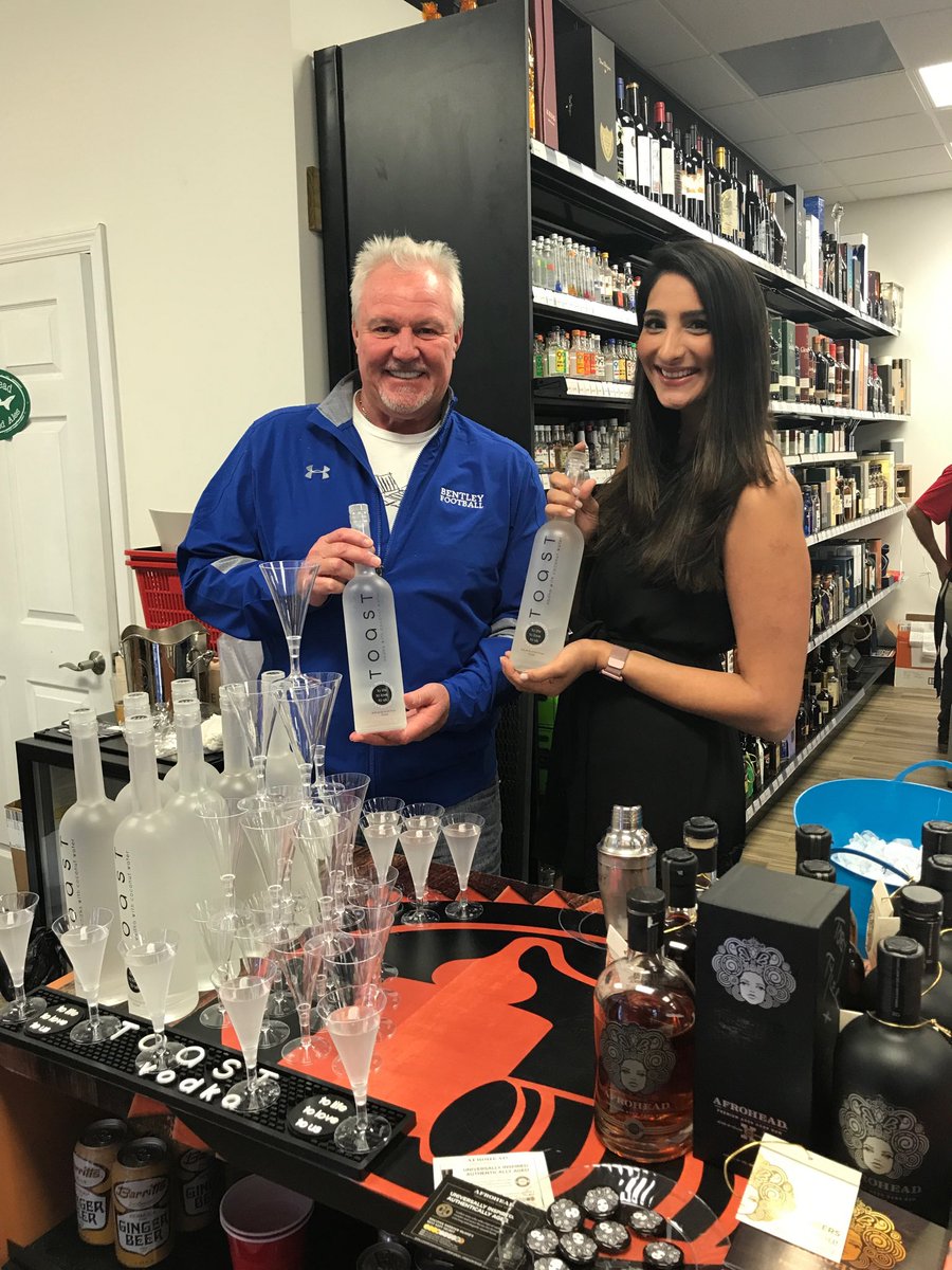 bdrinon's tweet photo. Toast to Saturday ocean liquors. https://t.co/olBgLacisu