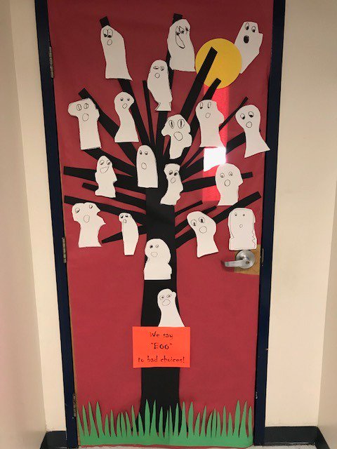PaulaCarty's tweet photo. Great class participation for Red Ribbon Week in Mrs. Carty's.  We Say Boo To Bad Choices!  #rPodofdynamicdolphins https://t.co/yYBDfPDlFw