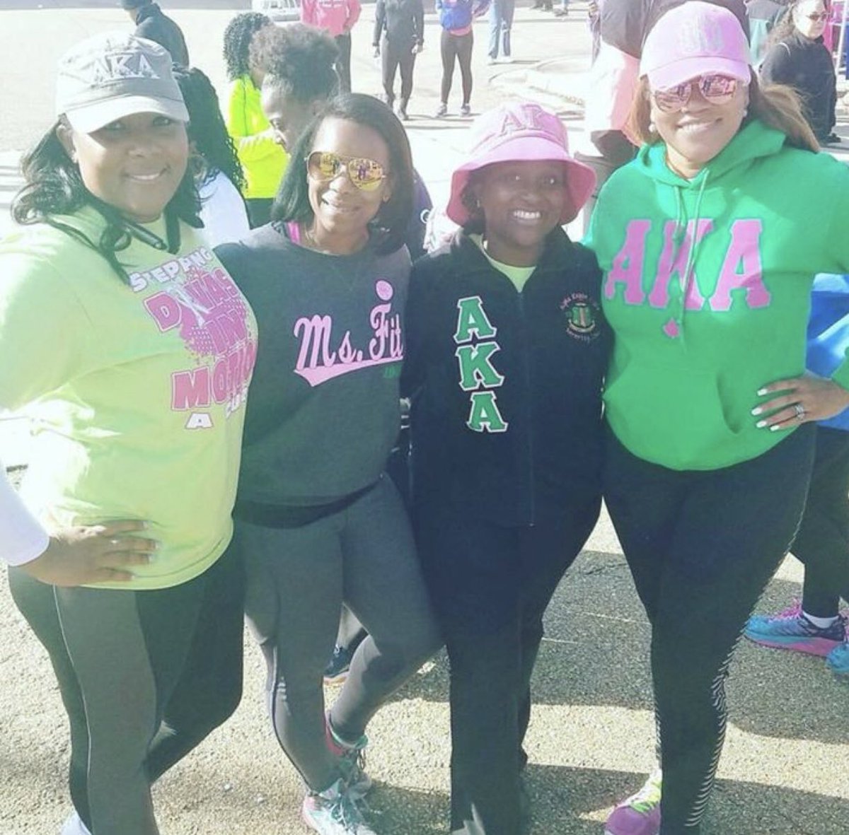 BDOAKA's tweet photo. Today, members of @BDOAKA joined the #ThinkPINK Divas in Motion team for @stridesjxnms #AKA1908 #BetaDeltaOmega 💓💚#BreastCancerAwareness https://t.co/DcydQULbvy