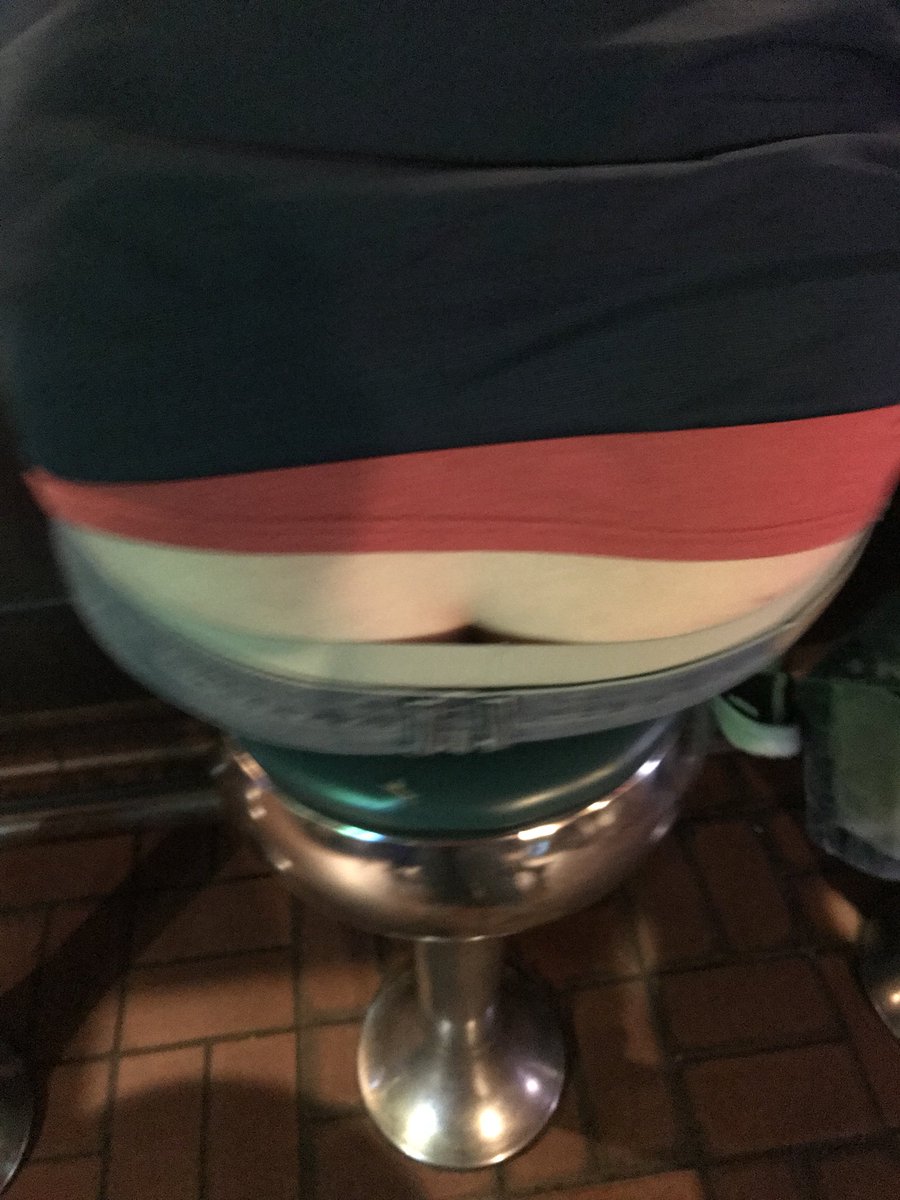 markrod145's tweet image. What is wrong with your boy #Kubs @Gekko23_  @bbucci0923 this half of the bar left.