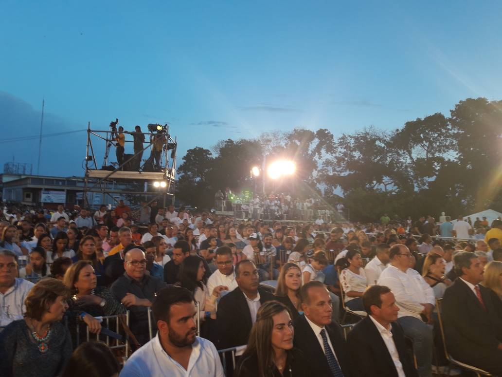 manuelrosalesg's tweet photo. Chinita que tu misericordia nos ilumine. Gracias por permitirme presenciar, nuevamente, la ruta sagrada del fervor #BajadaDeLaChinita2017 https://t.co/0KzqdHMI8t