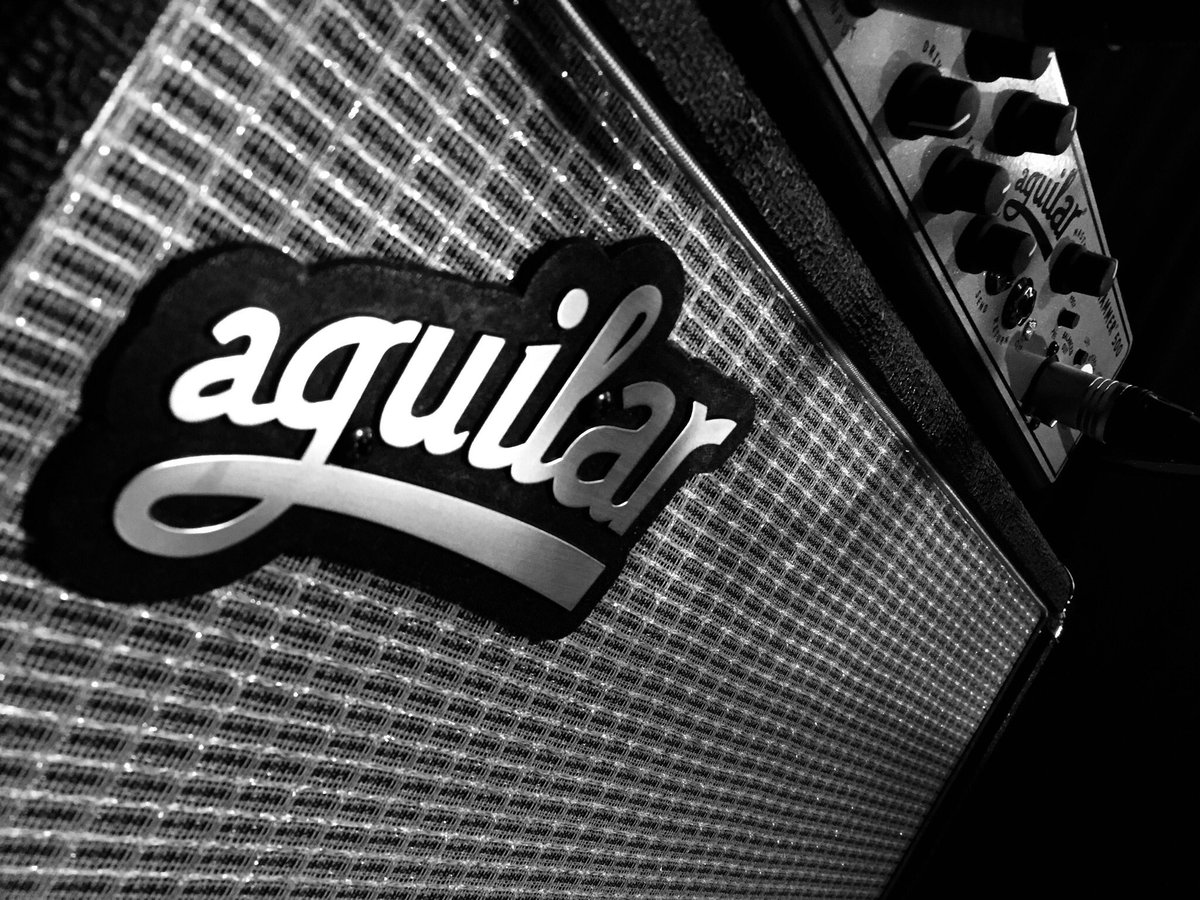 PRESENTATRIO's tweet photo. El Bajo listo para sonar esta noche @aguilaramp #15añosp3 #tonehammer #db112 #bass https://t.co/VlRHFiSMd6