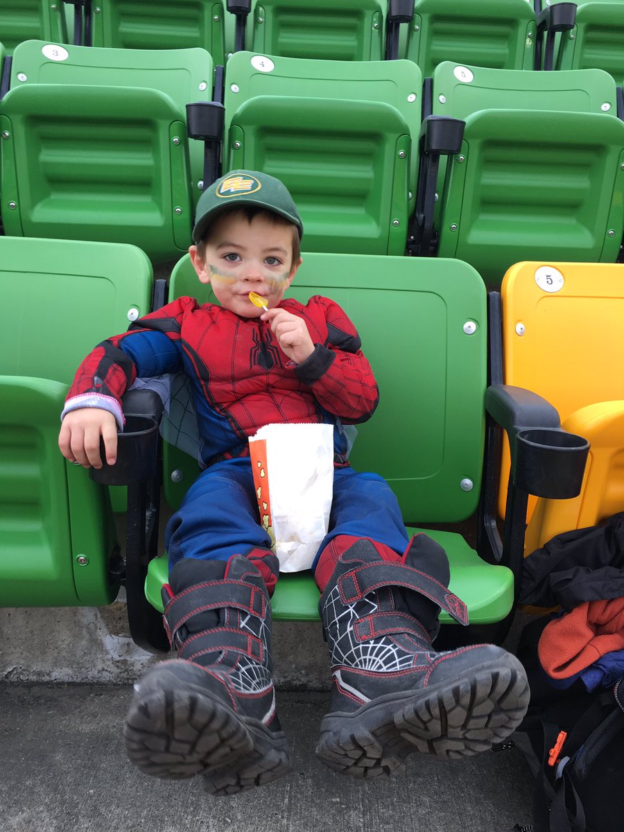 mamahalf3's tweet photo. Happy 3rd Birthday till this little guy!  #AllConnected https://t.co/RRoLgDdw3k