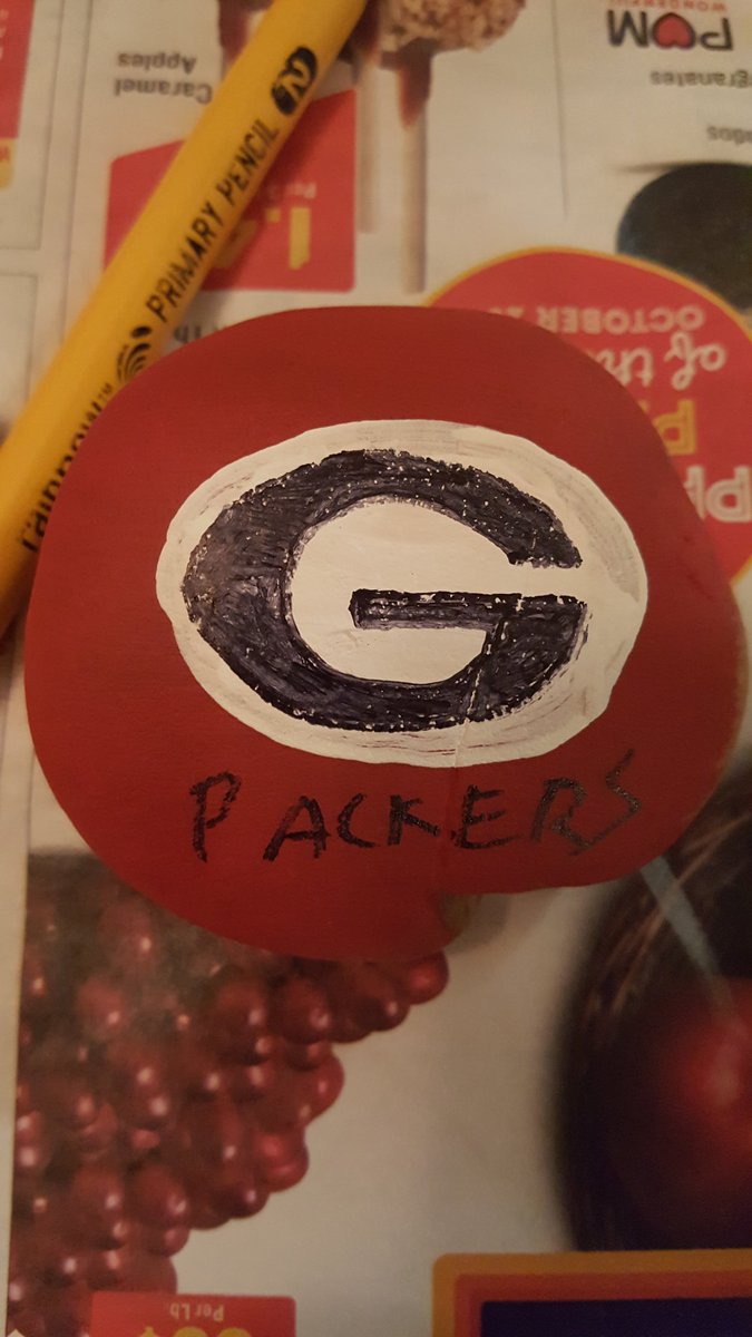 Etothestep1's tweet photo. Something's not right here. @NotCoachJohnson #THWg #stolenlogo https://t.co/El6HRnQDYm
