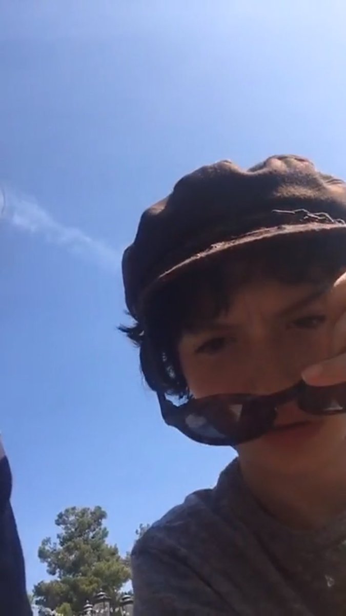 sac_stranger's tweet photo. entrei no twitter depois que saiu stranger things 2 // tinha spoiler https://t.co/YH4a9czJKY