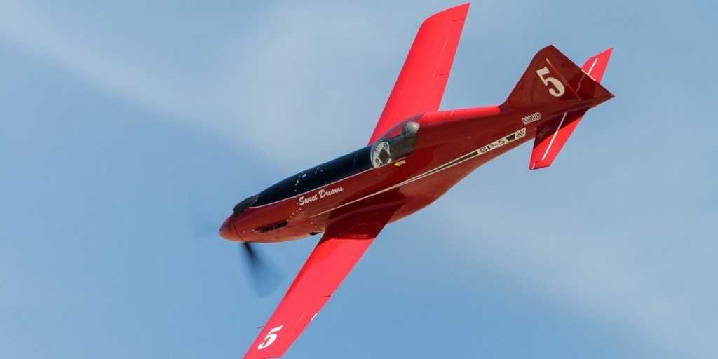 ウチューじん ささき 感想ありがとうございます 私は11年金曜日 ギャロッピング ゴースト 号墜落の瞬間にも居合わせました 数々の悲劇を背負ってなお それでも飛ばずに居られない人たち それを見ずには居られない人たち の側に立っていたいと