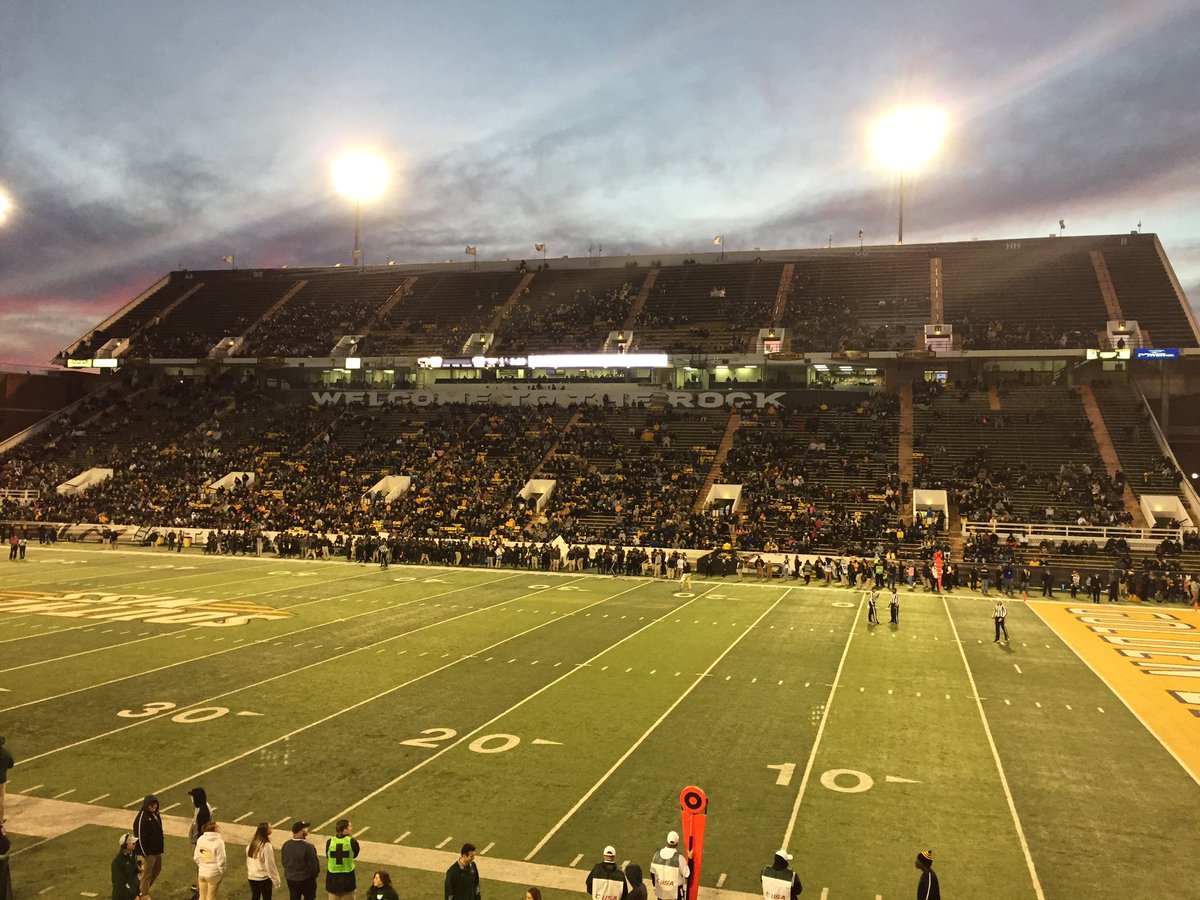 mdv483's tweet photo. #EmptyRock #UABvsUSM https://t.co/BHZqzQHEaN