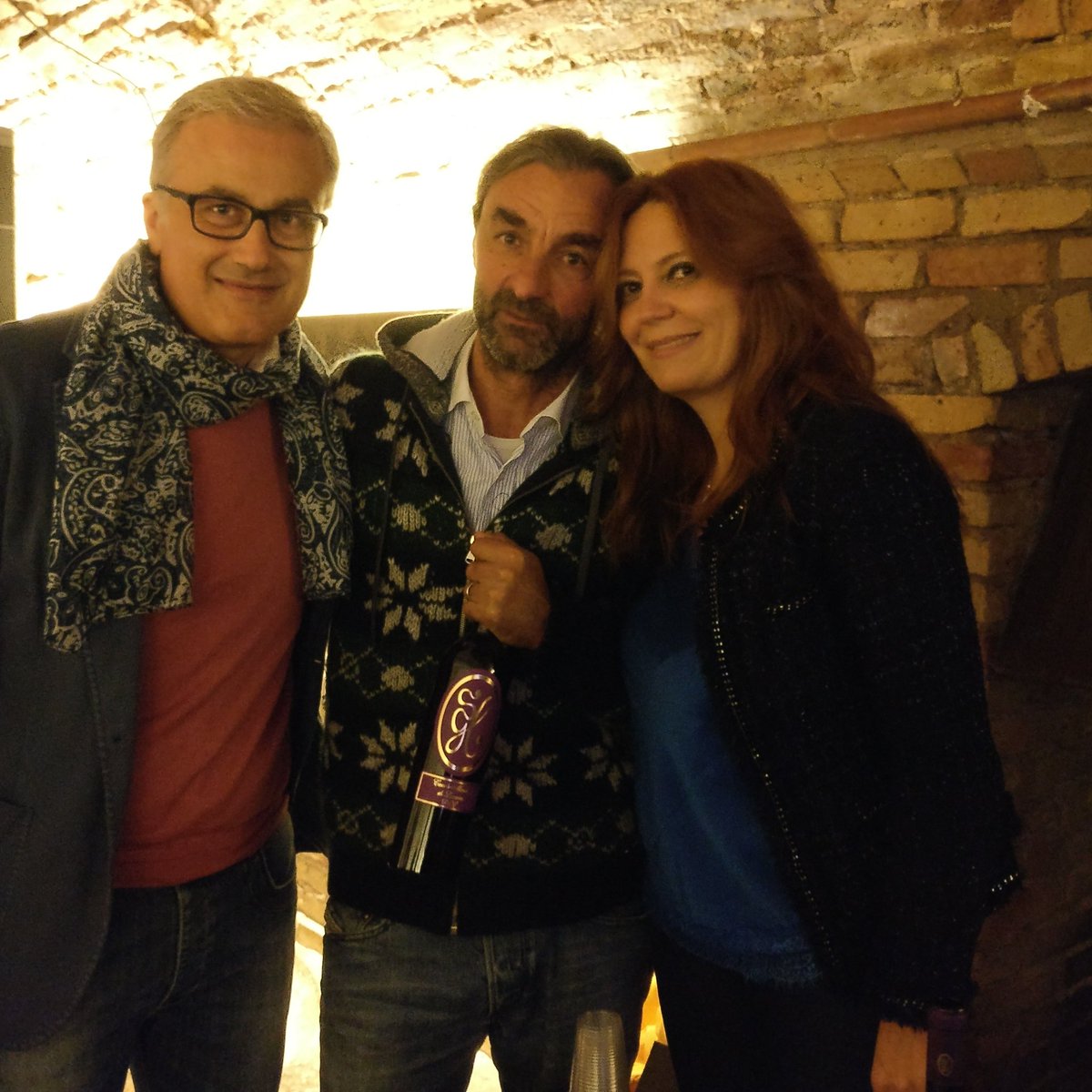dArapriSpumanti's tweet photo. #robertokunstler #bullesnote #cantine #dAraprì #sansevero #musicaincantina #vinoemusica @CantinaMarchesa https://t.co/U5ijTmLtuH