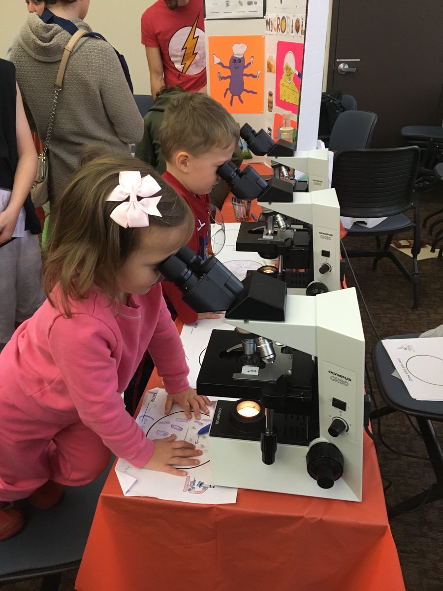 My niece and nephew, twin scientists at #MEGAMicrobe 
😍😍😍