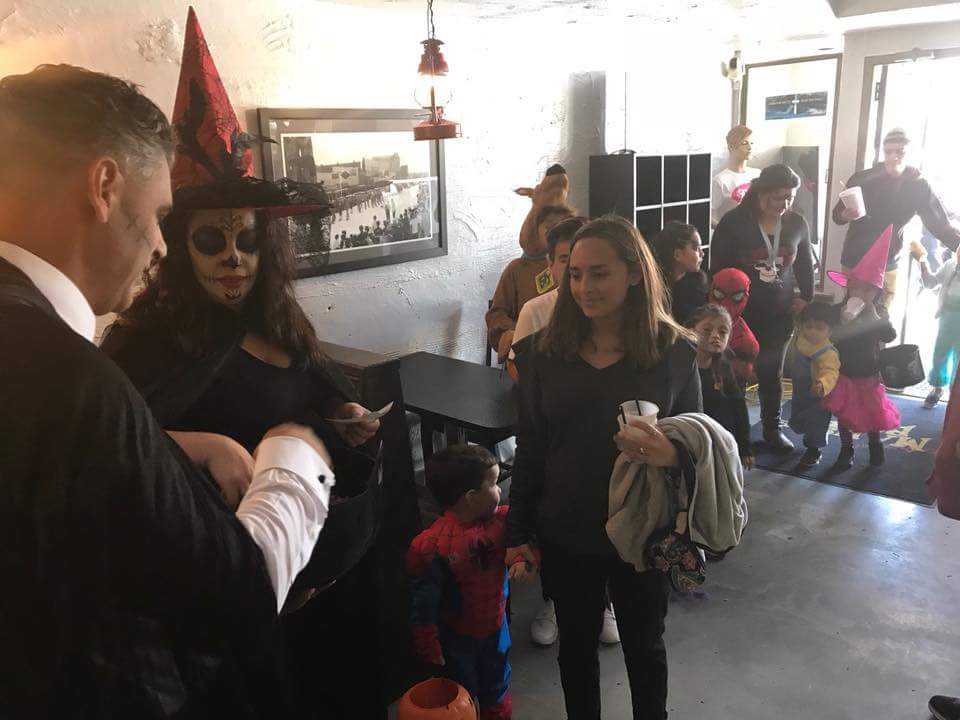 Thanks to everyone who stopped by #gilsbroiler to trick-or-treat! 🎃🍬🍫👻 #SMTX #Halloween