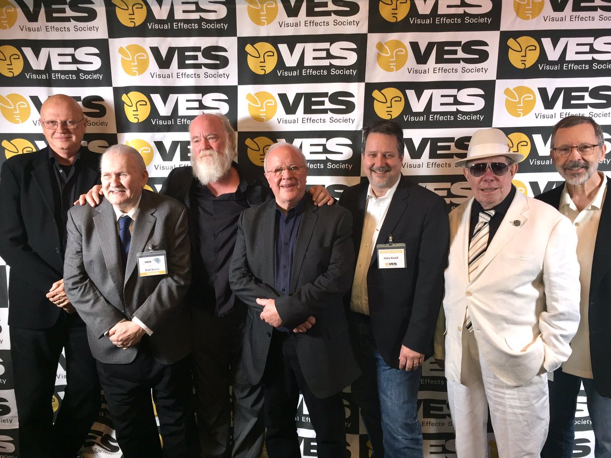 VFXSociety's tweet image. How many VFX legends can you fit in one shot? Hail - Dennis Muren, Bob Burns, Phil Tippett, Doug Trumbull, John Knoll, Syd Mead, Ed Catmull #VESSummit #VFXLineup #TheUsualSuspects 🙌🏻🙌🏻🙌🏻