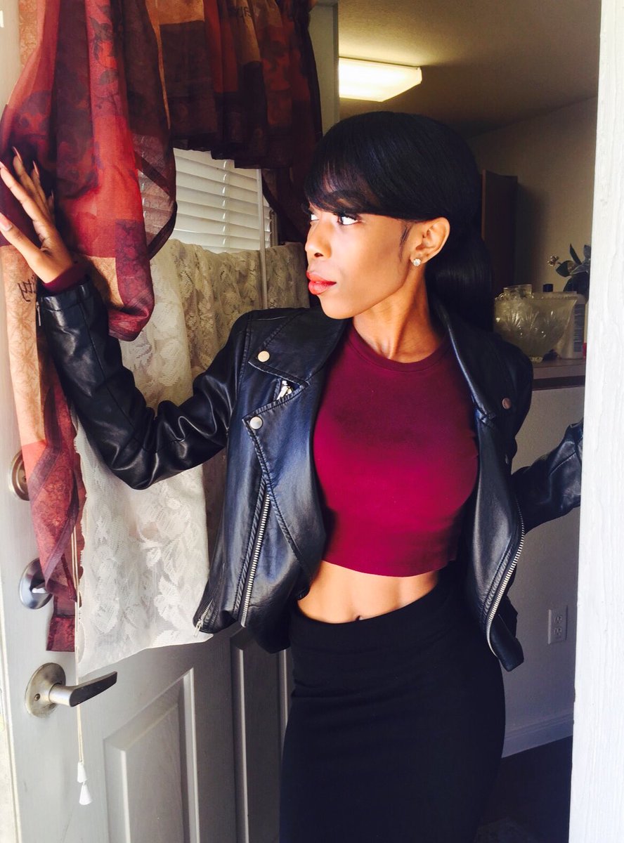 ShayChildress's tweet photo. Wow... #Aaliyah💋 #RMD #Holloweekend https://t.co/PilmgfZAiG