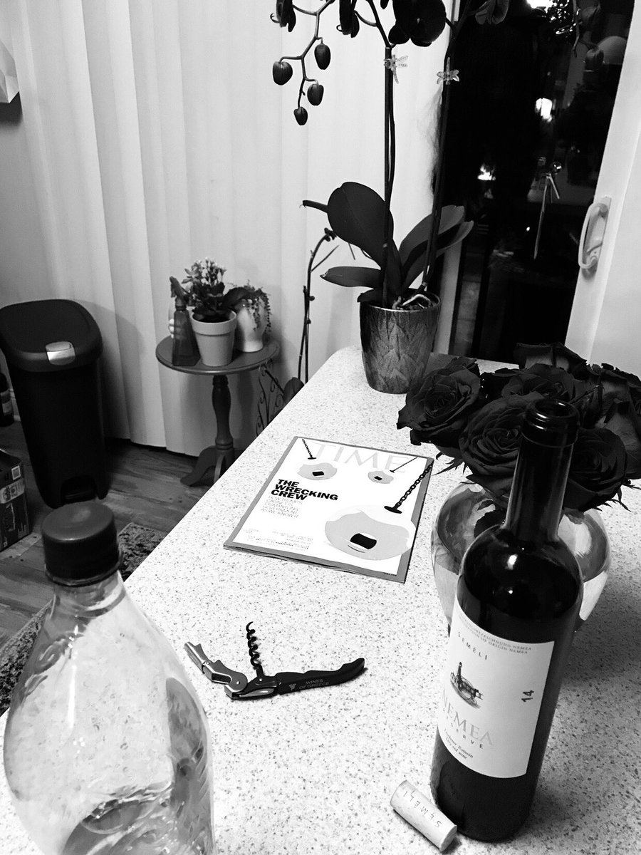 greekwinegirl's tweet photo. Happy Saturday night........ 💻🍷🍇🇬🇷 https://t.co/nkUdvV8SLh