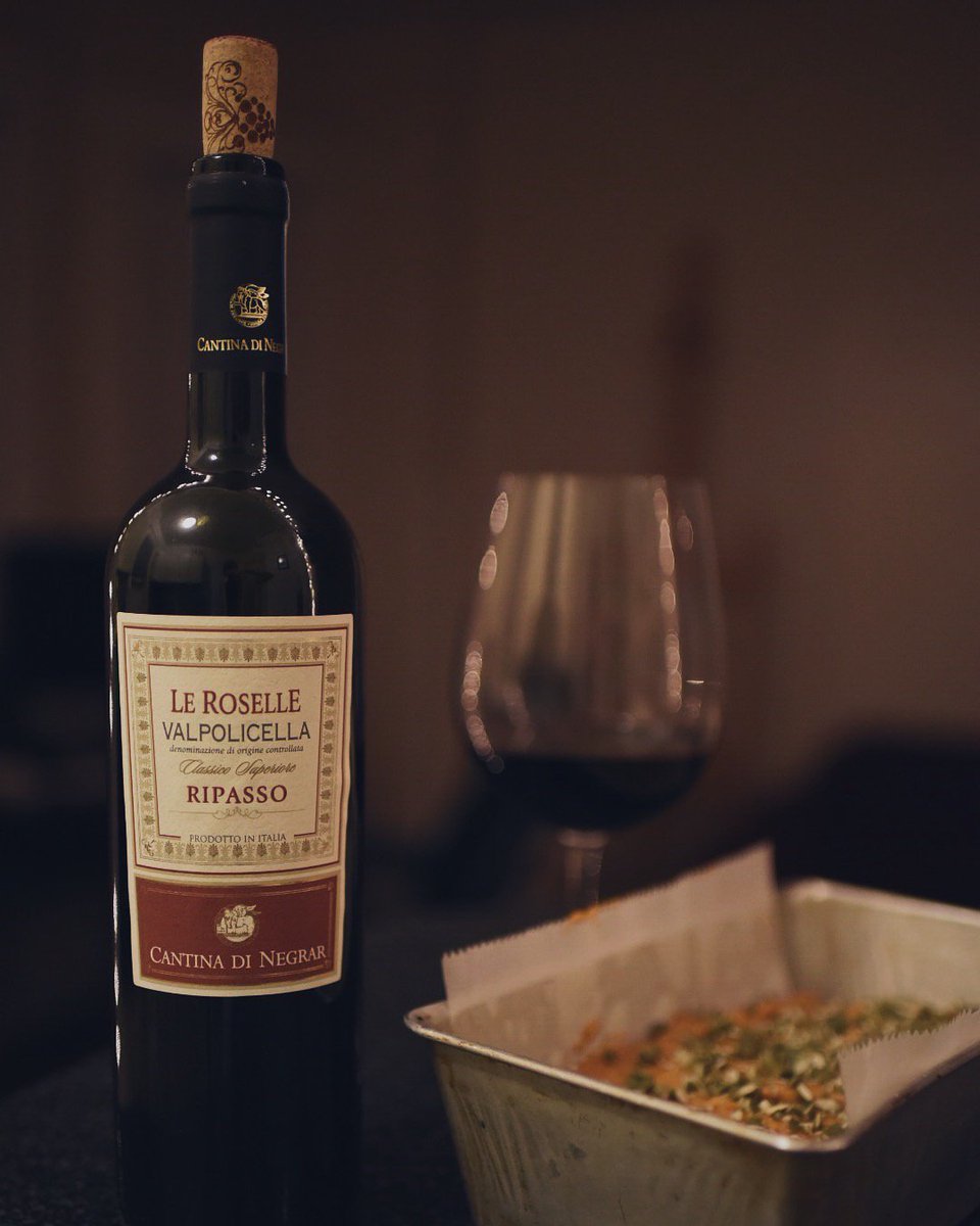 mapofmypast's tweet photo. Baking up a tasty GF Sweet Potato + Lime Loaf and drinking this lovely wine from @CantinaNegrar🍷More of my baking at https://t.co/lbSO3XOD2p https://t.co/50TWgqIfYU
