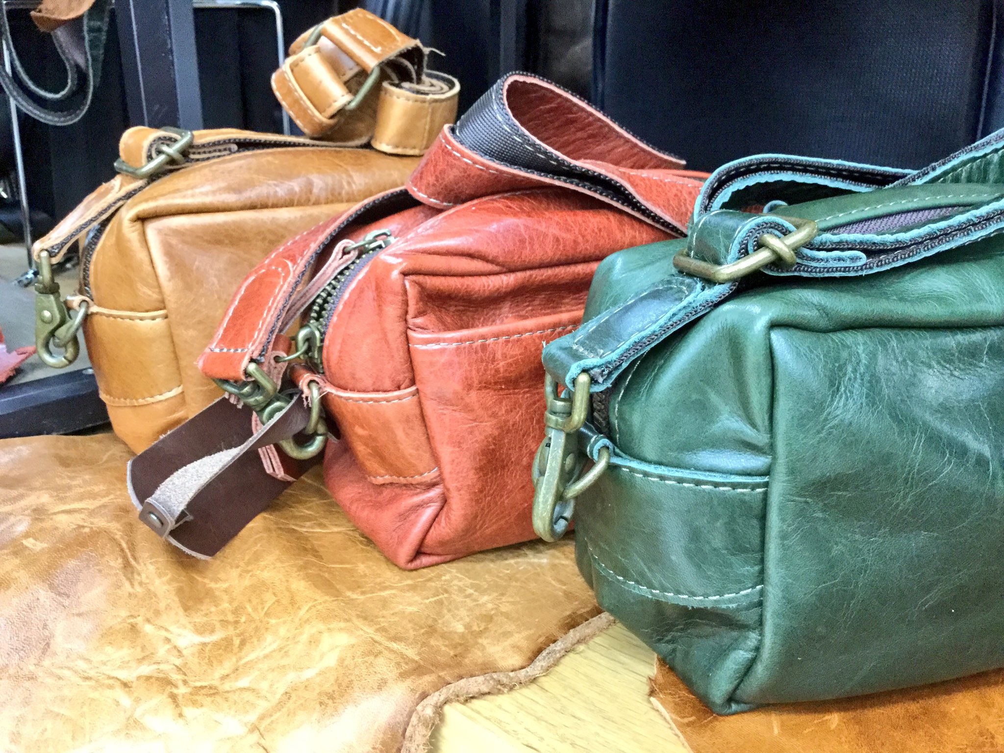 東急ハンズ渋谷店 Made In 渋谷 Vanity Bash バニティバッシュ の鞄は革の素材を活かし一つ一つ丁寧に こだわりをもって製作されています 使い込めば込むほど愛着が湧いてくるはず ハンズ渋谷 1cフロア うえ T Co Smqn7l3svv