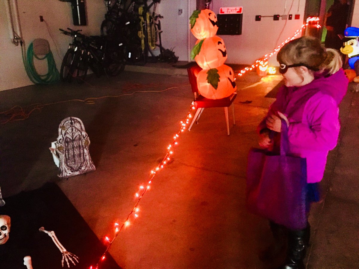 tamhalve72's tweet photo. @HopkinsPolice #happyhauntings 
Great job HPD! https://t.co/yUUALjHj4q
