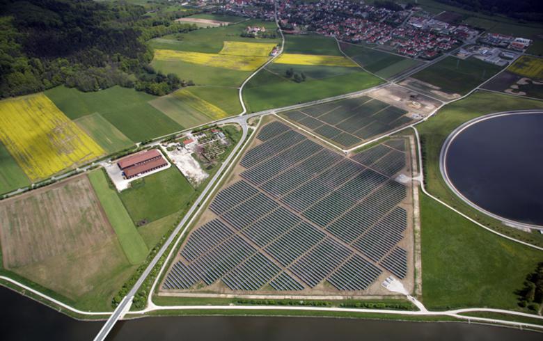 solarcollab's tweet photo. Total's new Gas, Renewables &amp; Power segment posts 49% fall in Q3 profit https://t.co/9ZWqUn9Zuk #solarenergy #windenergy https://t.co/vaSNnbND7T