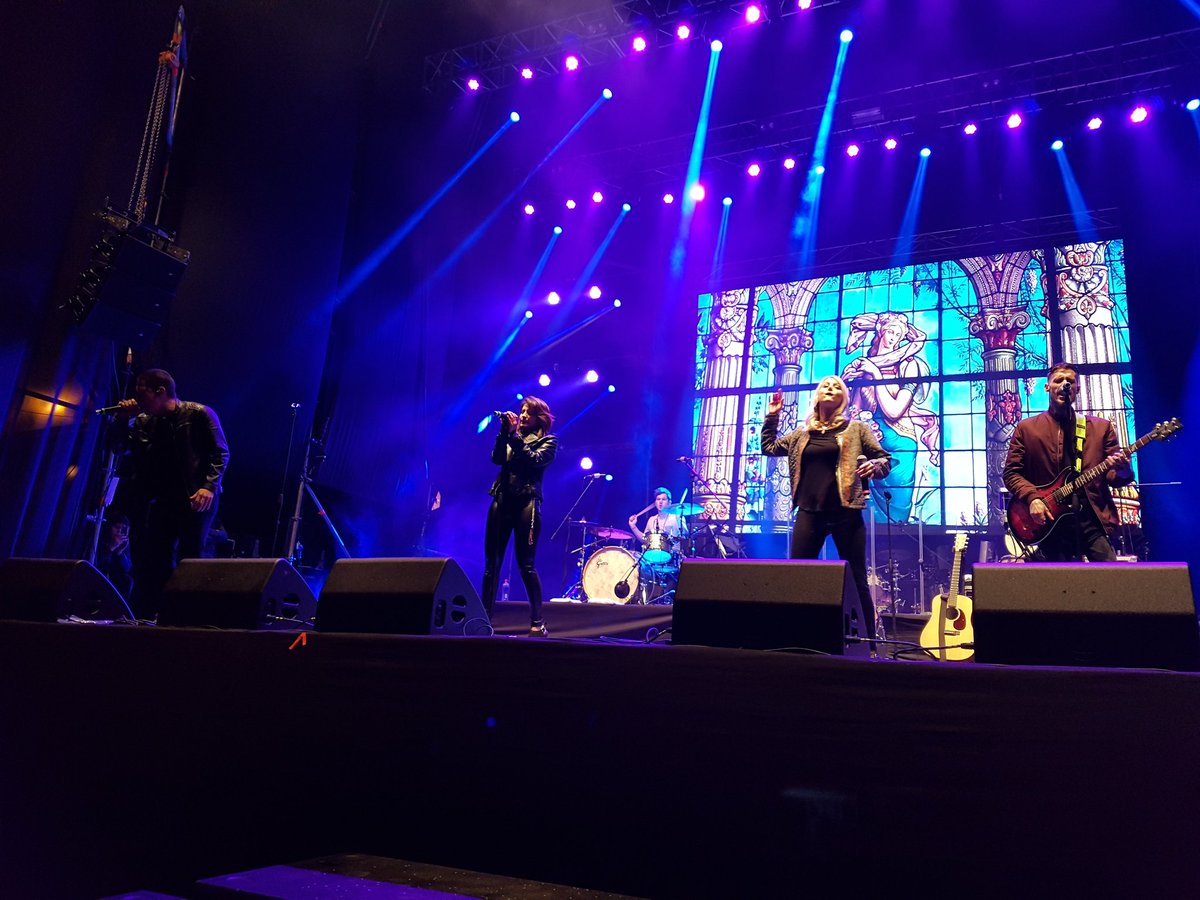 munirancagua's tweet photo. ¡Ya están sobre el escenario! @kudai presentan sus éxitos en el #ShowFinal de las #FiestasRancagüinas. #Rancagua celebra sus #274Años RT https://t.co/3iVjljdUBa