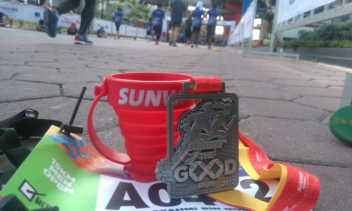 akusyahmi792's tweet photo. 01:23:47 nett
not bad la untk 15KM..LSD for next week..route pon rare main atas trek sunway BRT.
#SUNWAYgoodrun https://t.co/r9mBFIk0Us
