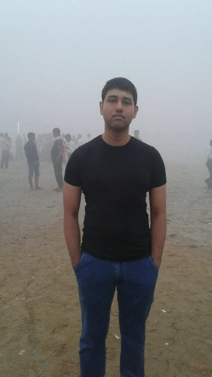 vinamrakumar1's tweet photo. The morning mist looms over the banks of the #Ganges  .At #ChathPuja #ChhathhPuja #ChathParv #ChathFestival  in #Bihar  . https://t.co/LZg66VVASB