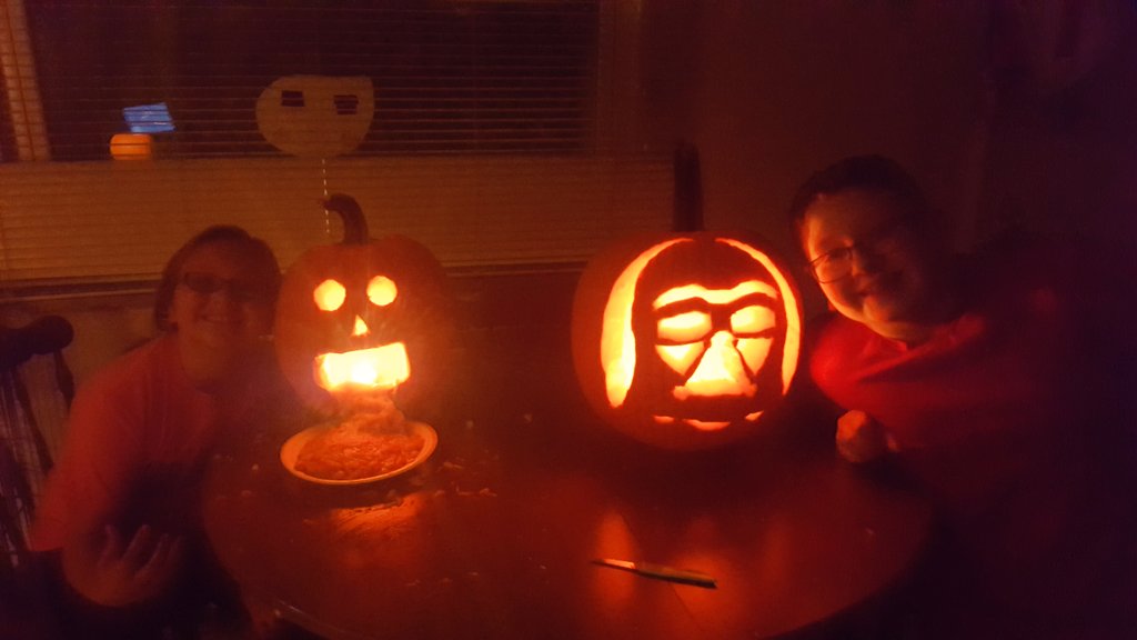JenMccoyski's tweet photo. It was pumpkin night at the McCoys! #itwasagourdnight #darthpumpkin #HappyHalloween https://t.co/gJUDmsVPmd