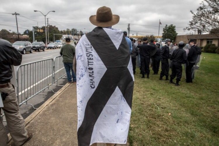 ReadingThePix's tweet photo. Notable visual from Shelbyville is evocation of #Chalottesville. #traction #WhiteLivesMatter rally. 📷@evelynpix @wpowdc https://t.co/wyTtp20LZX