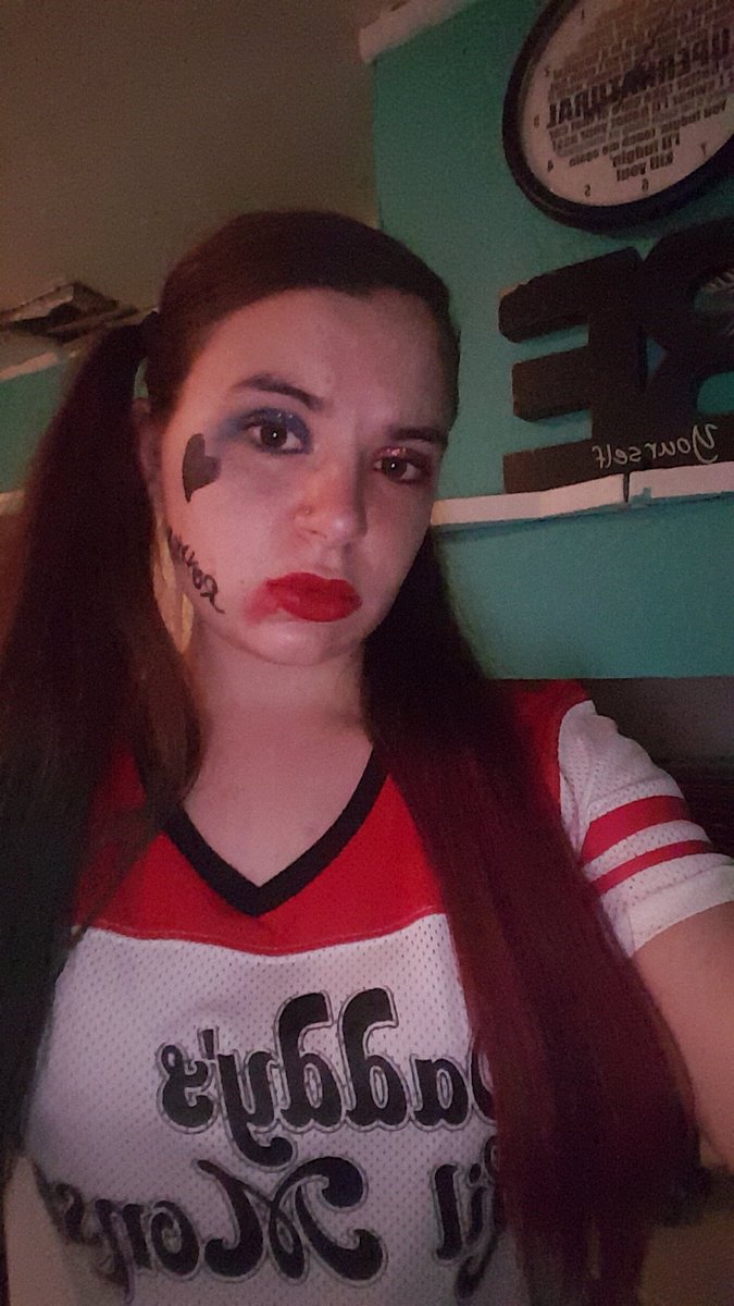 PandaPrincess83's tweet photo. Halloween party! 🎃🍻😜 Hiya puddin! #PrettyButLoco https://t.co/RYgC55m6gl