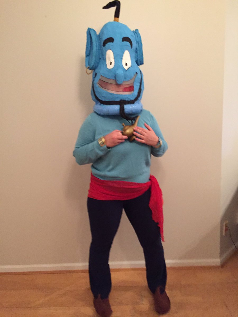 outlawqueenbey's tweet photo. Whose ready for a whole new world!!!!! #HalloweenWeekend #Aladdin #MagicCarpetRides https://t.co/XHGGp6ZSsz