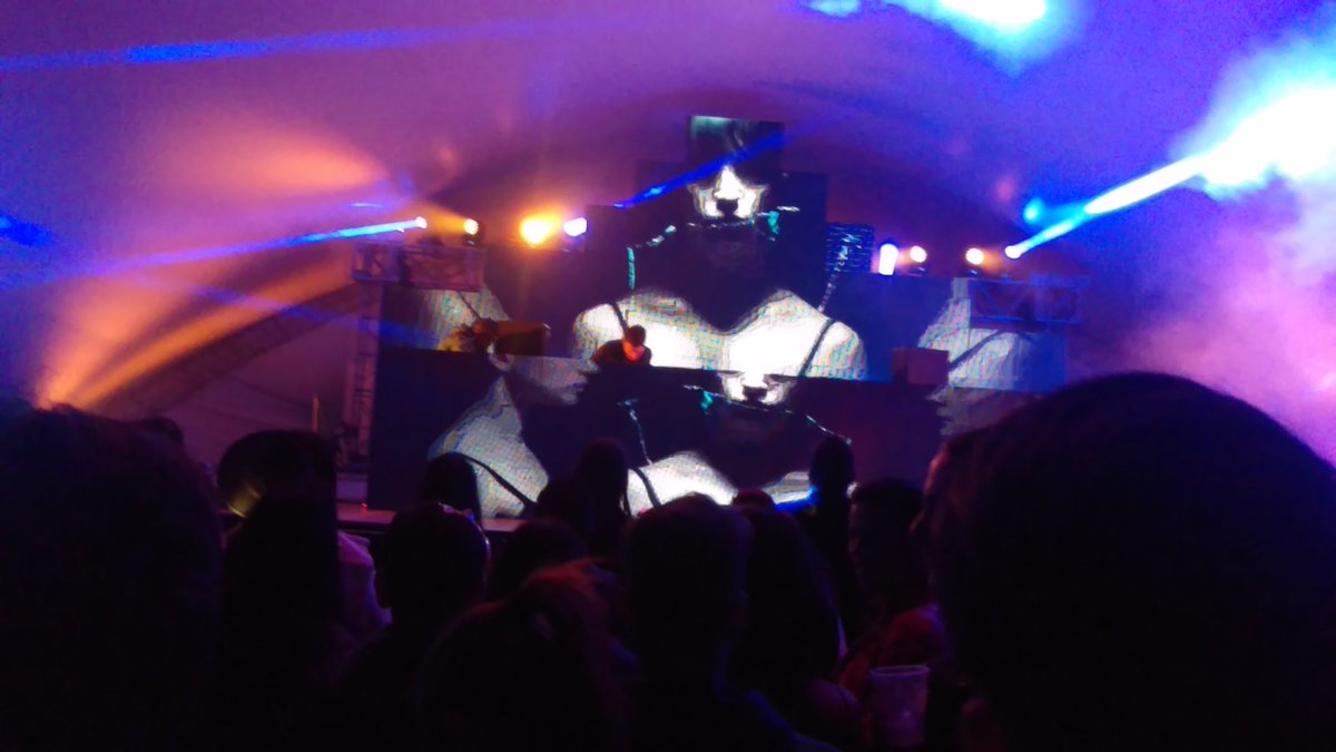 RichVzquez's tweet photo. #Rampue en @XibalbaFestival #RampueYTuTwitter? #PorqueEresAnormalDonSr https://t.co/CweYD8ma8m
