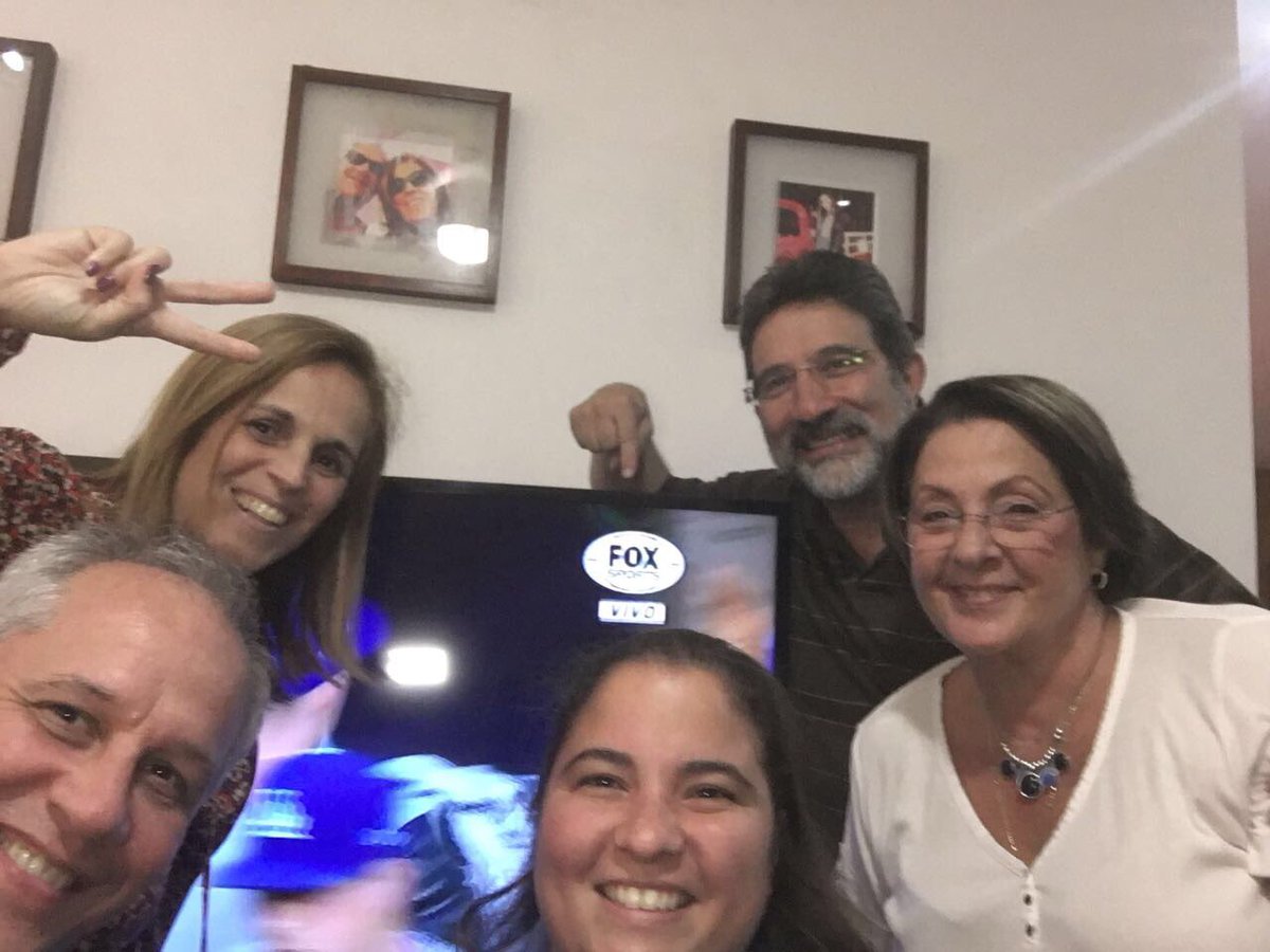 amo1980's tweet photo. #MLBxFox #takeMeOutToTheBallGame #VeneCun https://t.co/QadhXeBoc0