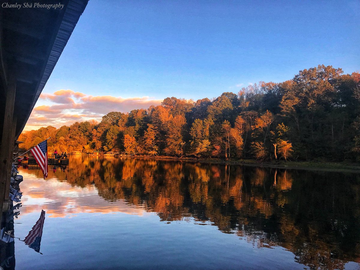 Arkansas in the Fall🍁🍂

#arwx #wps #fallfoliage #riverreflections #america🇺🇸