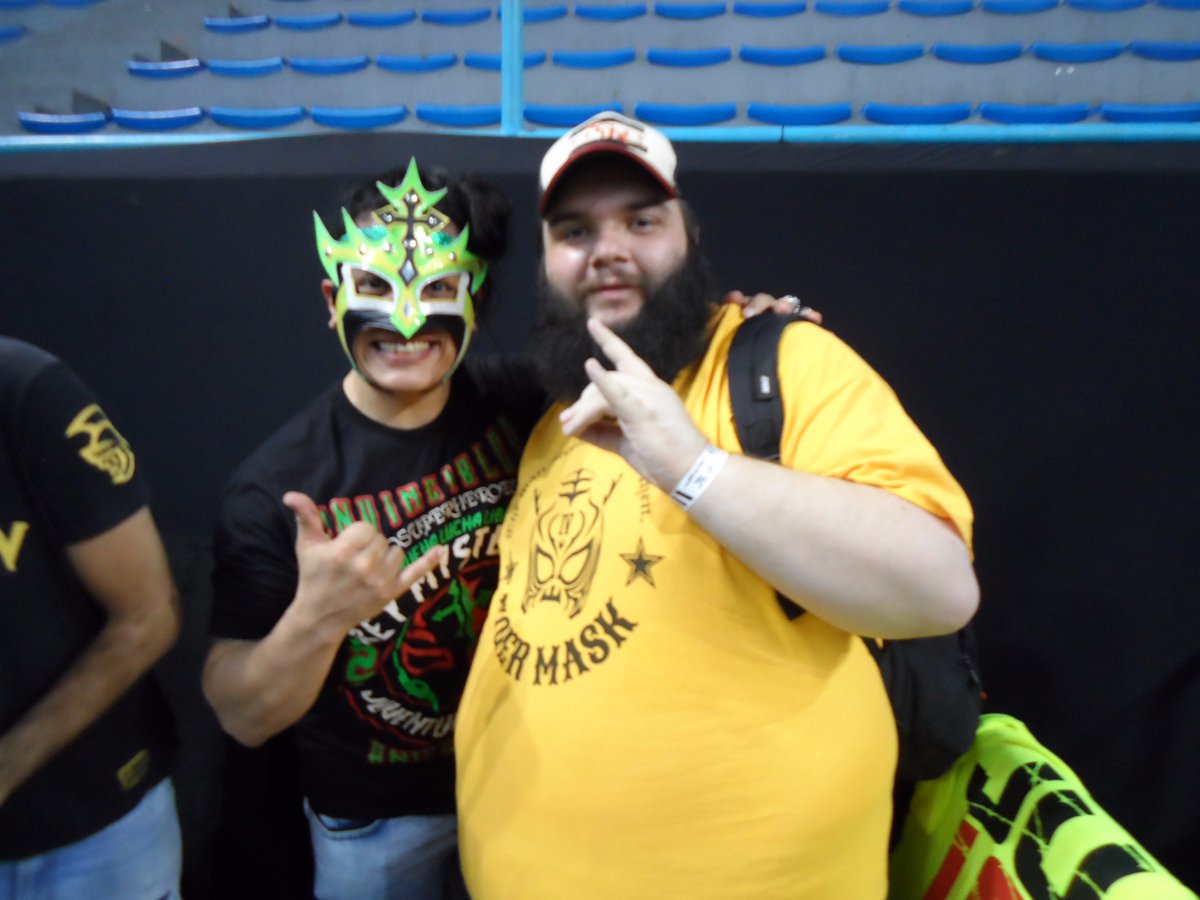DaniloNavarro85's tweet photo. Thank you so much for the picture and the great show tonight @juventudguerre2 Please comeback soon ! #Juice #WSWeBWF #GraciasJuvi https://t.co/PcUt2CtdE7