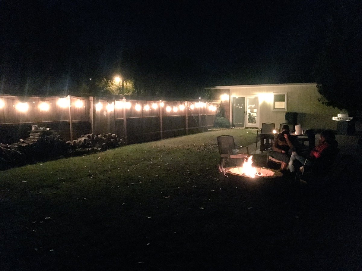 robinizard's tweet image. Breaking in the fall season with s'mores by the fire. #fall #bestseason