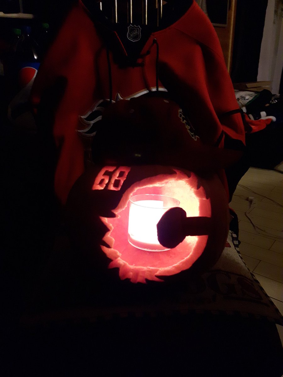 Simon1Danielle's tweet photo. @NHLFlames The Jagr Mullet! πβπ Tried my best! π #FlamesOLantern! #CofRed π₯π₯π₯ @68Jagr @68isgr8 https://t.co/TcfH8xGyI8