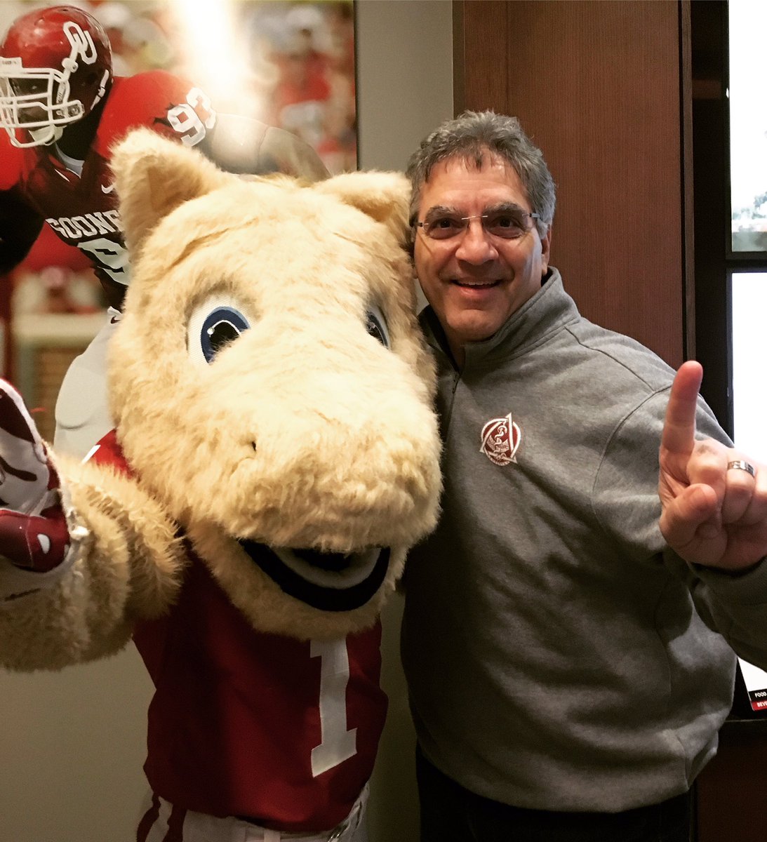 OUDentistry's tweet photo. Boomer got the chance to meet Dean Cohlmia at the OU v. Texas Tech game. #BoomerSooner #BeatTech #OUvTXTech #OUDentistry #OUCOD https://t.co/pXwIHJDrzX