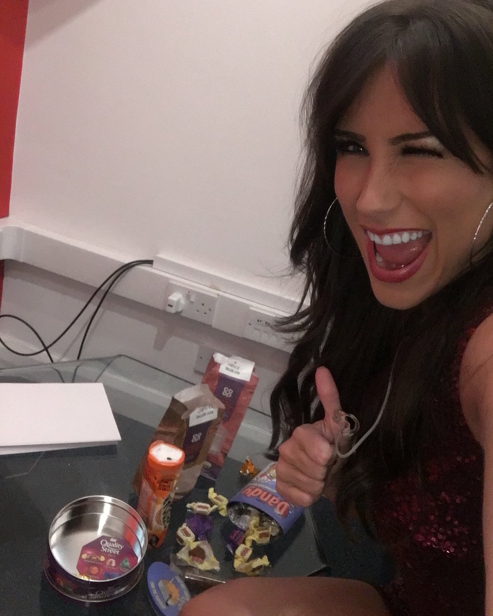 Marina_Berry's tweet image. Rolling into Sunday in the green room like... 
#channel5 #food #snackheaven