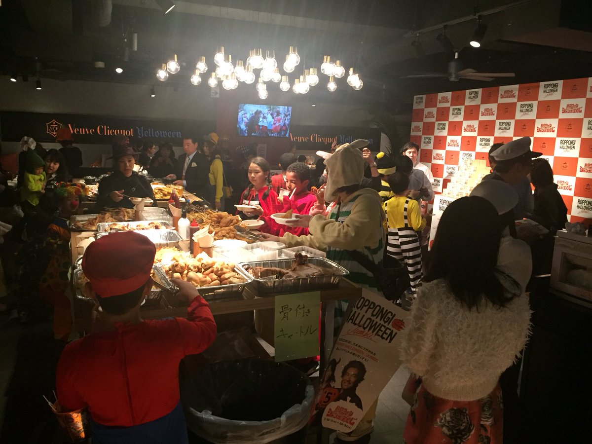 6hallo's tweet photo. ROPPONGI HALLOWEEN “JUMBO” PARTY始まりました！ https://t.co/24XSS0lw33