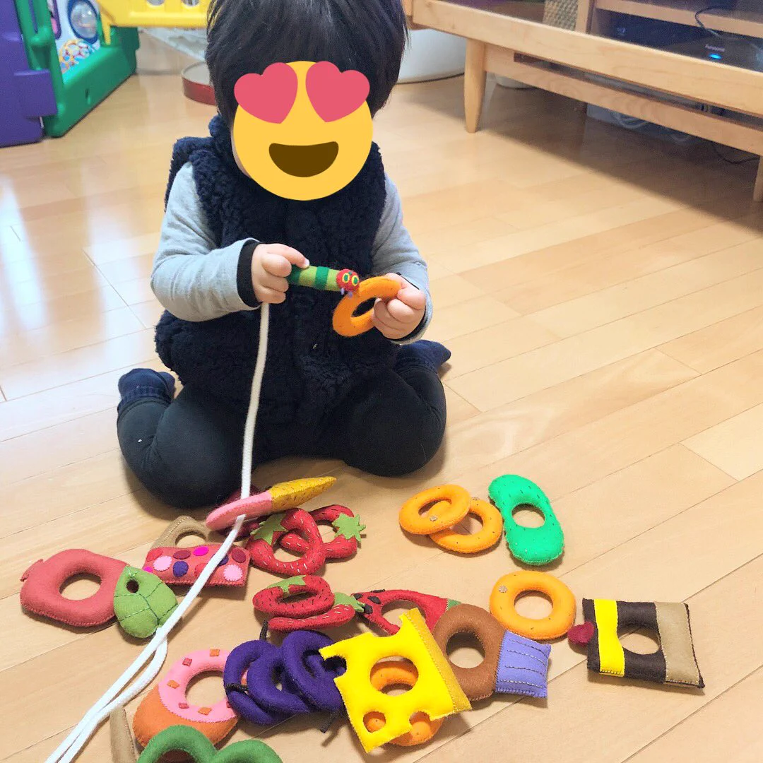 はらぺこあおむしのひも通しが可愛すぎる！！クオリティの高い手作りおもちゃ！！