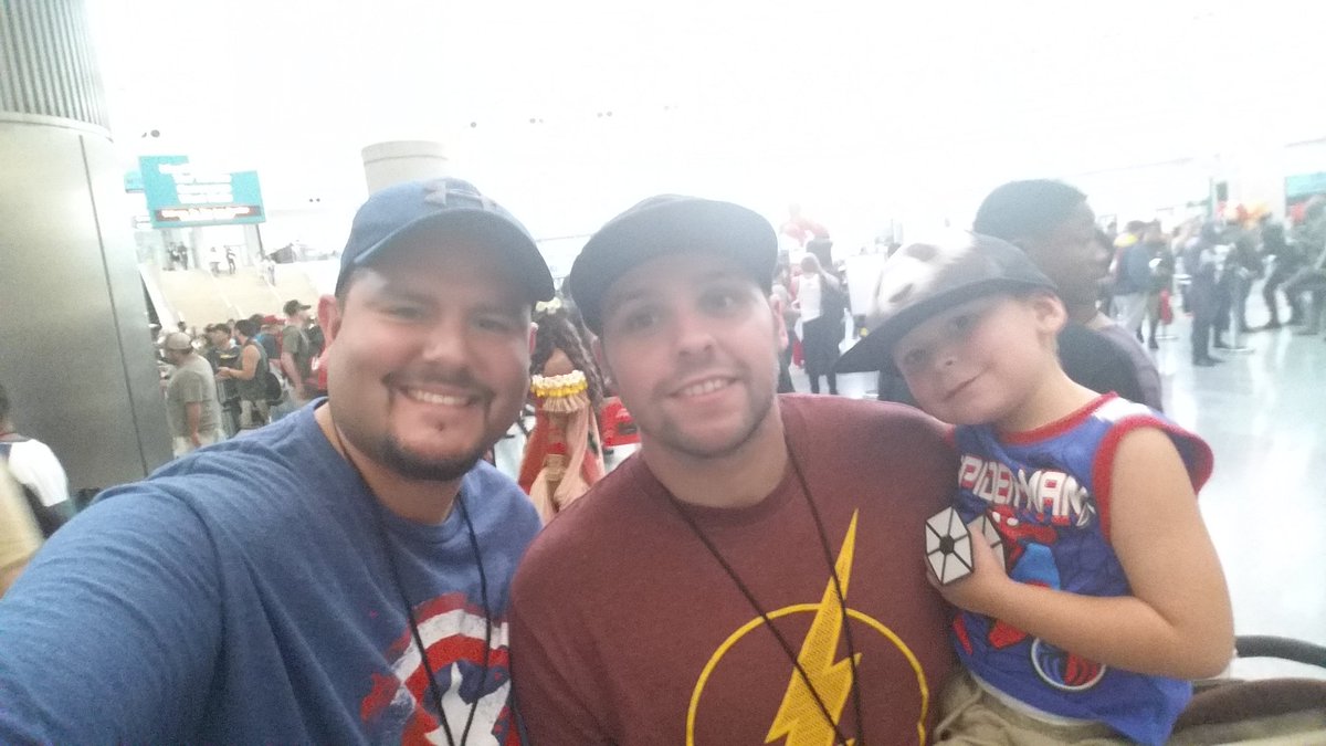 Akicita8's tweet image. Just got back from @StanLeeComicCon and it was a great time! #Legend #Cosmunity